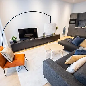 spacious-2-bedroom-serviced-apartment-77m2-vp2b.ihotelsrotterdam.com/